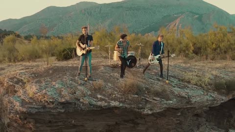 The Vamps - Oh Cecilia (Breaking My Heart) ft. Shawn Mendes