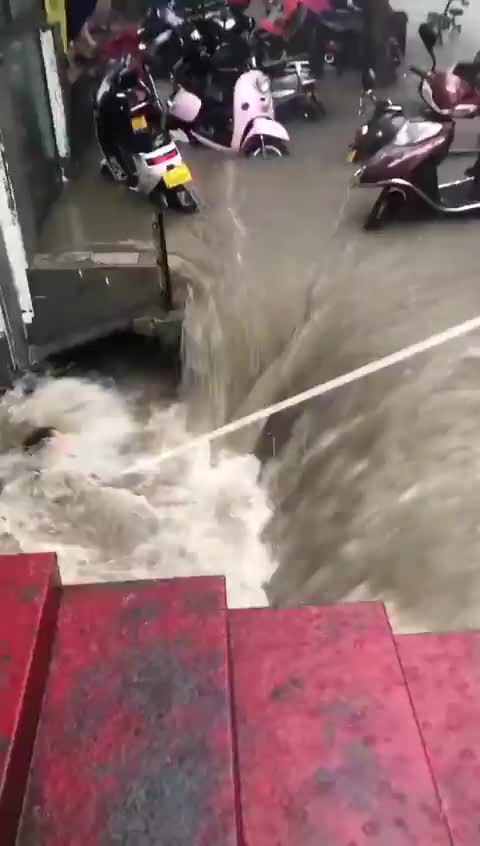 A woman rescued in flood waters in Zhengzhou, Henan 7-20-21