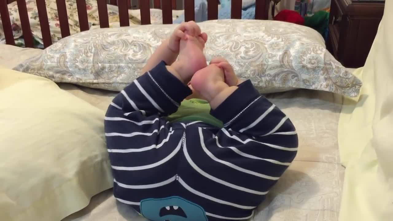 Baby laughing with sounds of farts😂😂😂😂