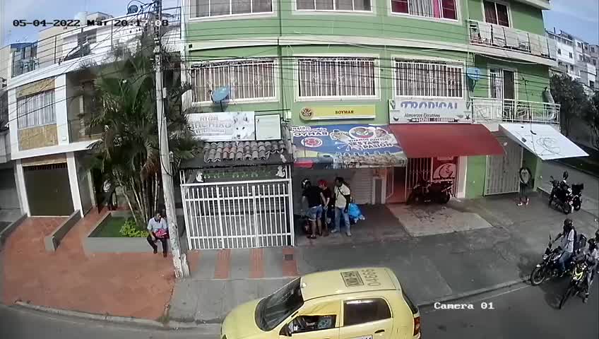 Intolerancia: sujetos levantaron a golpes a un habitante de calle por el estadio