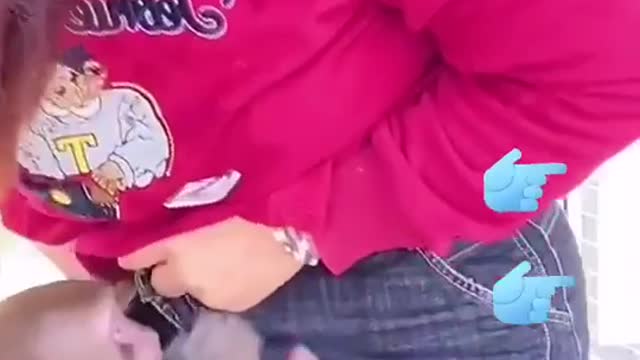 When a monkey opened the zip of a young girl's paint