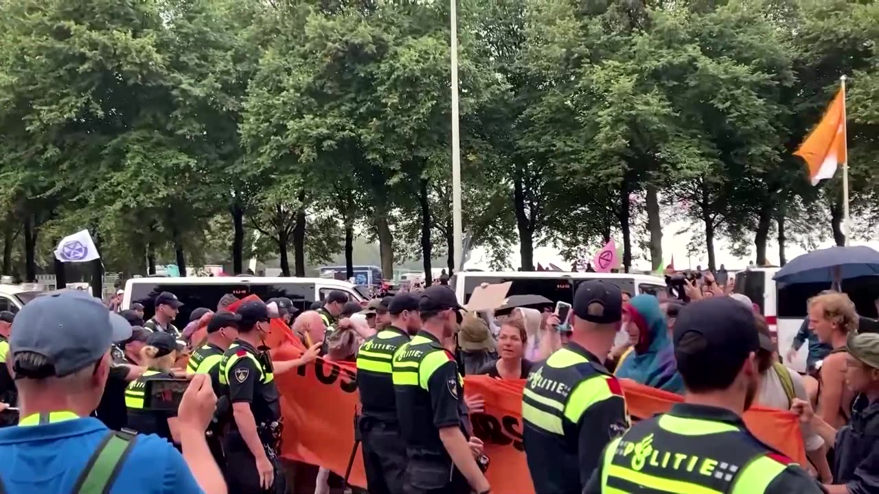 Climate activists withstand police water cannon