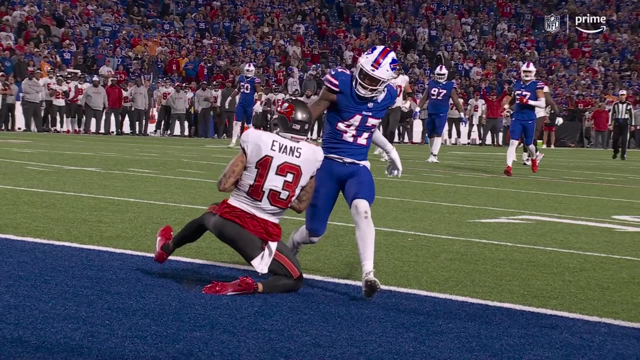 Can't-Miss Play: Evans hauls helmet-doink TD on Mayfield's fourth-down launch