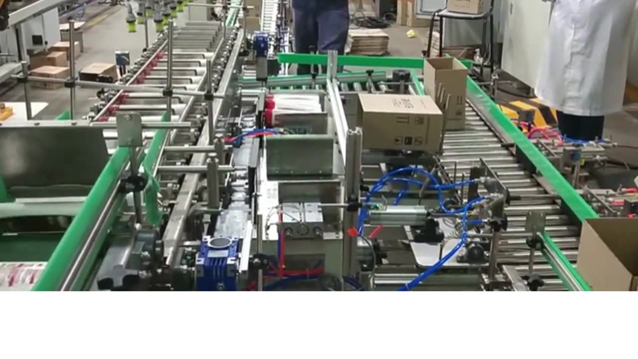 Robotic case packer for shampoo bottle of vertical packing