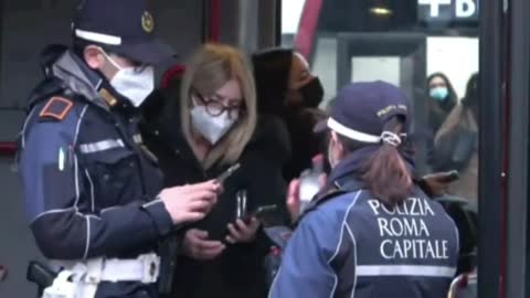 Stato di polizia. Roma 9 Dicembre 2021 Green pass sui mezzi