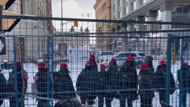 police put up fence to block peaceful protestors