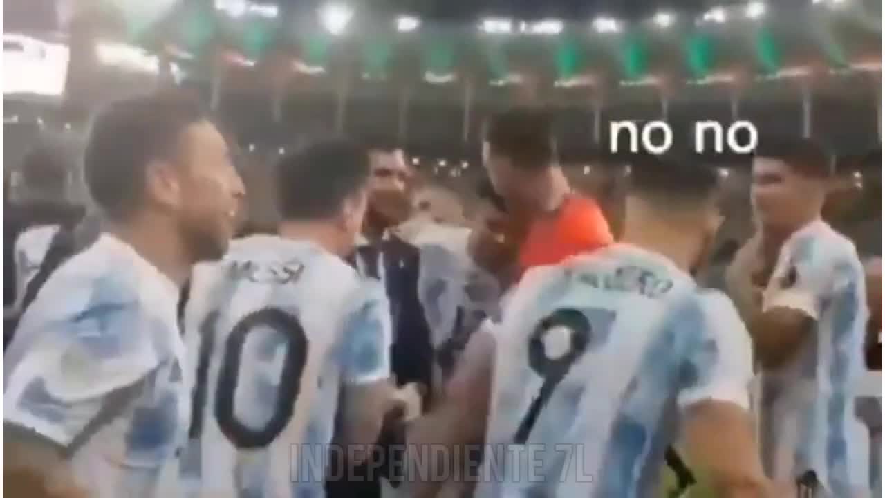 MESSI_LE_PONE_LOS_PUNTOS_A_DE_PAUL_-_Argentina_campen__Copa_Amrica_2021.mp4