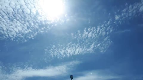 Himmel in Berlin am 16. Mai 2022 etwa 14 Uhr