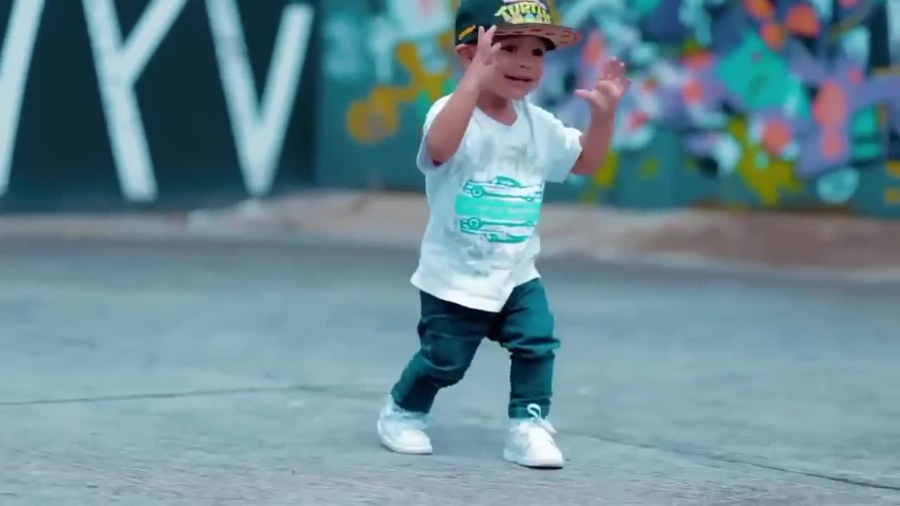 Child cut dance //what's app status video 🤗🤗🤩👌