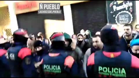 El frente 'progre' ataca a VOX en Sitges y Zaragoza