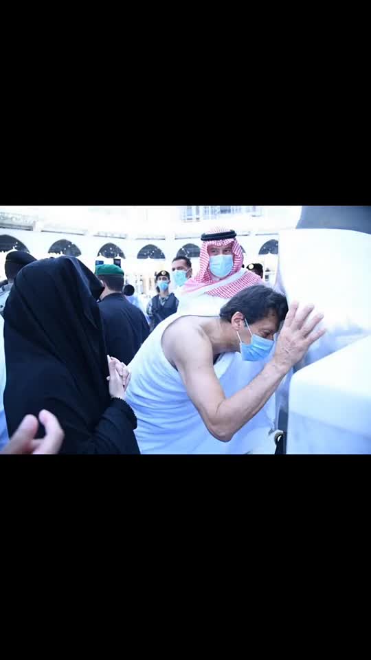 Imran Khan on Umrah.