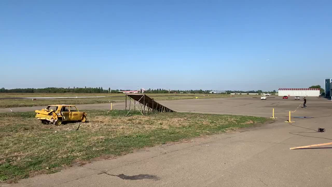 Russian Car-Plane Can't Get off the Ground