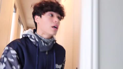 PRANKING MY FRIENDS WITH MY NEW BODY!!