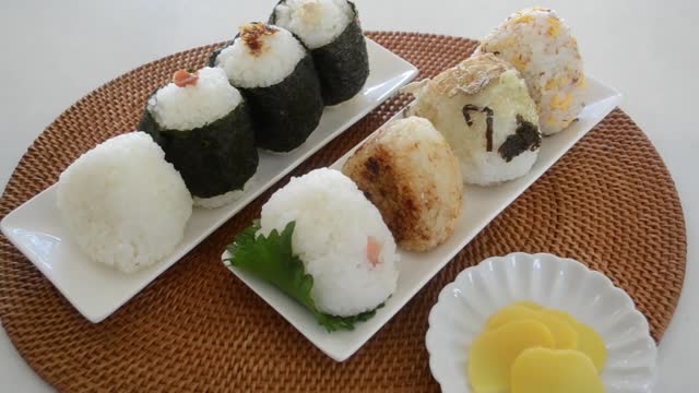 How to make Onigiri8 Basic Rice Balls 基本のおにぎりの作り方