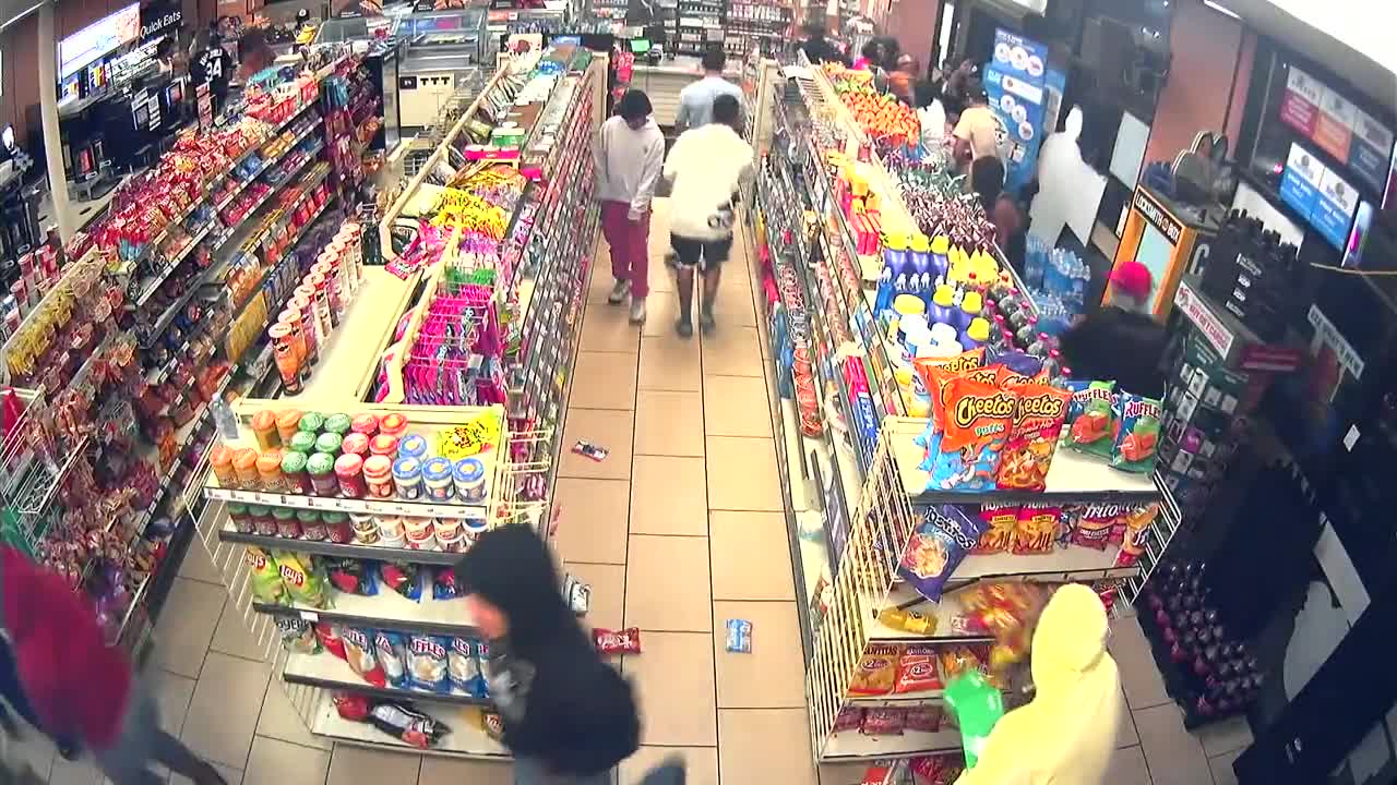 Video shows ‘flash mob’ of looters ransack 7-Eleven in Los Angeles