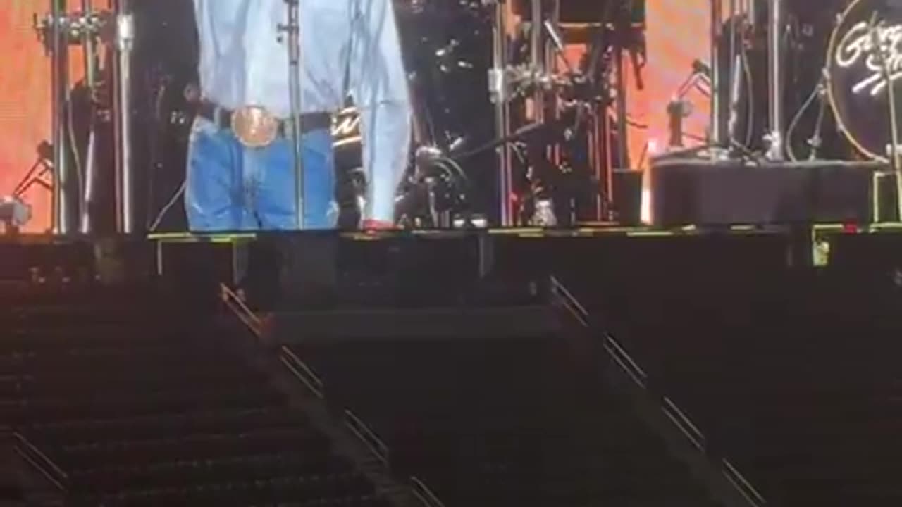 Even. @GeorgeStrait doing the Trump Dance in Vegas