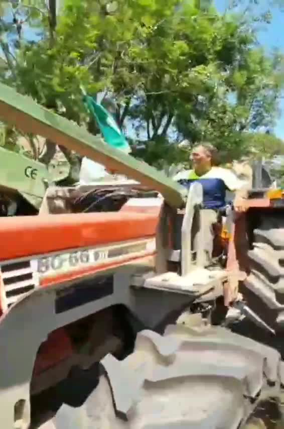 Italy: Farmers form convoy (July 6, 2022)