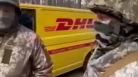 ❗️Ukrainische Kämpfer sollen jetzt übrigens in DHL Kleinbussen durch die Gegend fahren