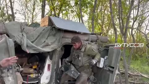 Ukrainian Troops "Unboxing" the Russian Nazi BMP