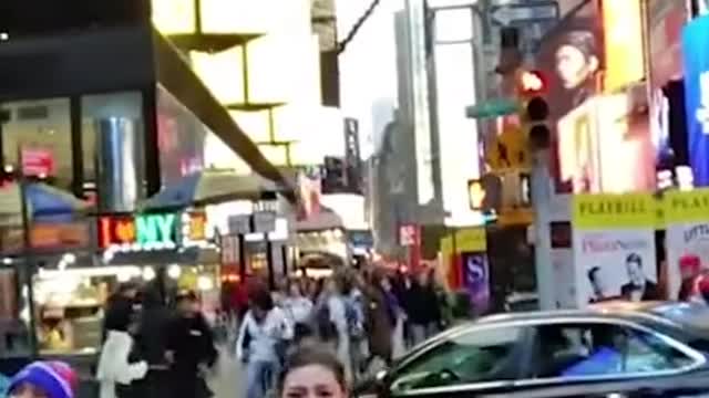 TimesSquare manhole cover explosion leaves people sprinting away in panic