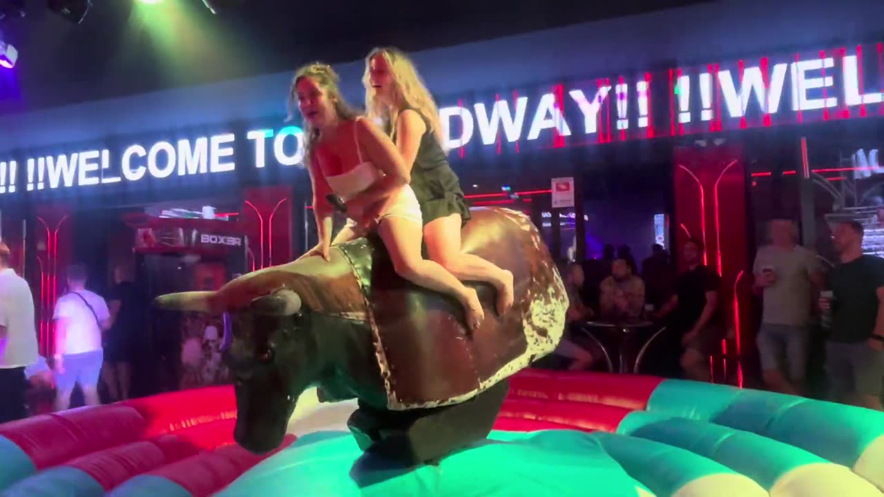 GIRL TAKE ON THE BULL! Benidorm Bull Ride. Mechanical Bull EPIC FAIL