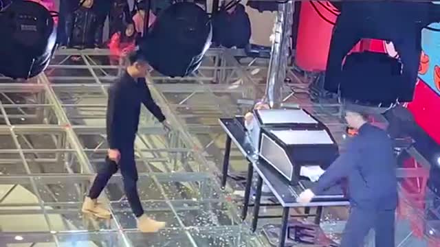 Magic Trick Performance secret get caught on camera