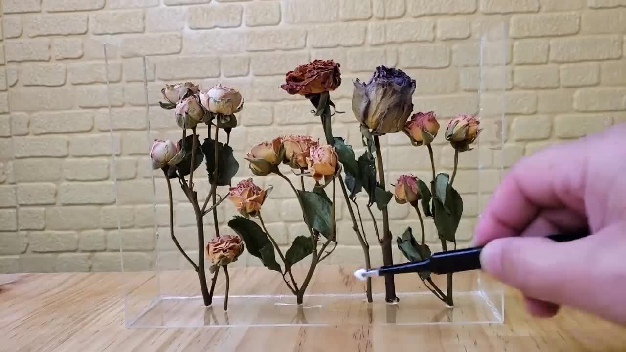 A rose lamp is the perfect gift