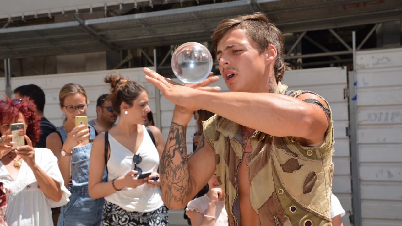 Fortune Ball Juggler Lisbon City Centre June 2018