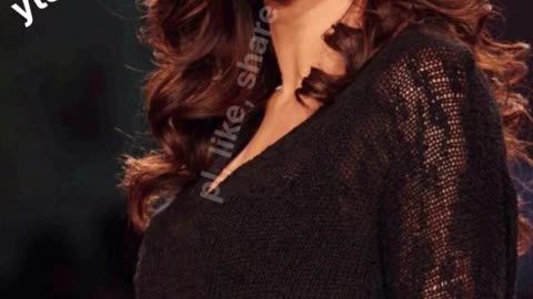 Bollywood Femous Actress, Quran Ki Tilawat Karte Hue.Watch Till End.