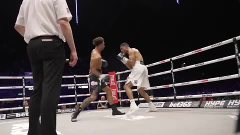 Beautiful and amazimg clash between ben whittaker and khalid graidia