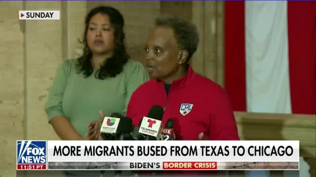 Lori Lightfoot ‘harshly criticizing’ Greg Abbott #shorts