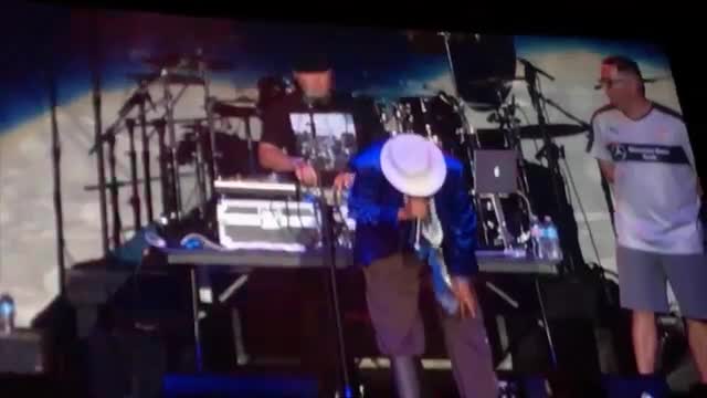 Digital Underground LIVE "Humpty-virus Dance" f/ Eddie "Humpty" Humphrey III, San Diego, California.