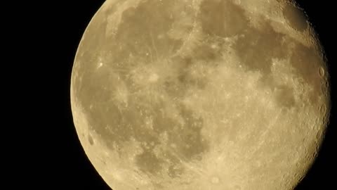 Full Moon Super Zoom