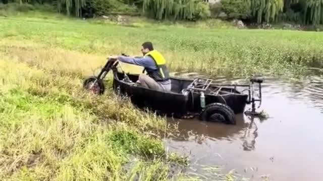 Amphibious off-road vehicle