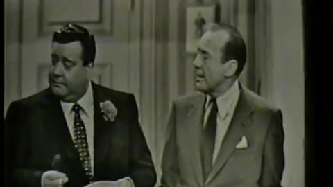 The Jack Benny Program - Jackie Gleason 5-11-1955 s05e16