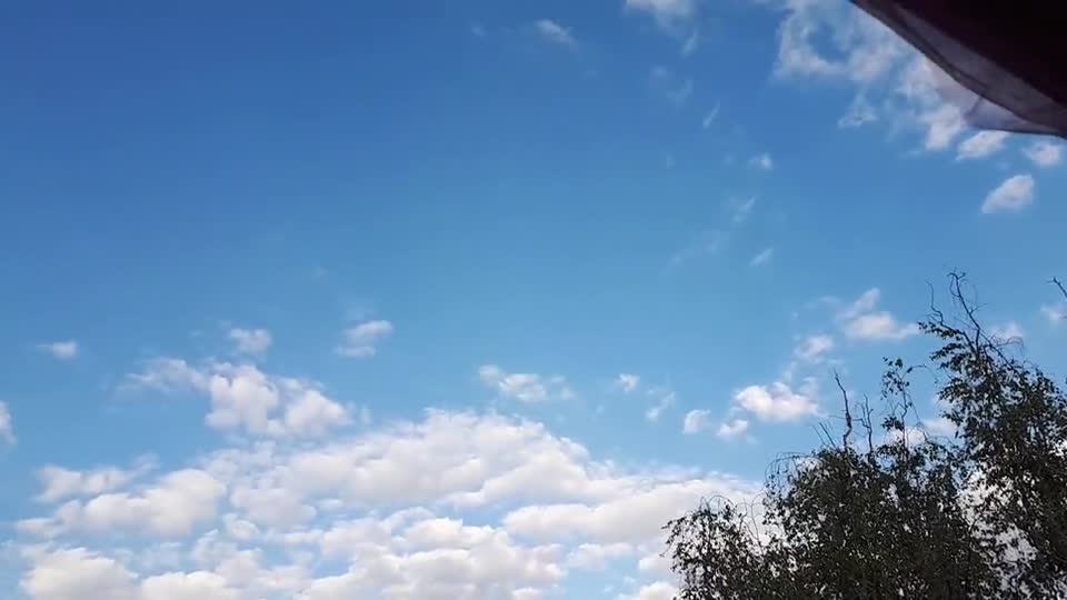 Himmel in Berlin am 10. Juni 2022 um 19:40 Uhr