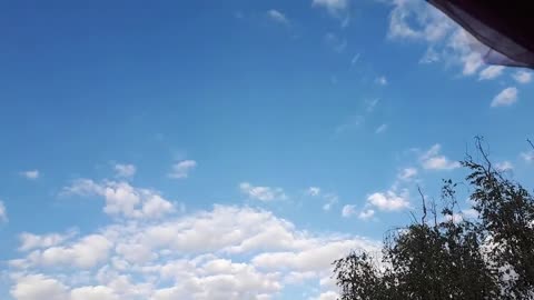 Himmel in Berlin am 10. Juni 2022 um 19:40 Uhr