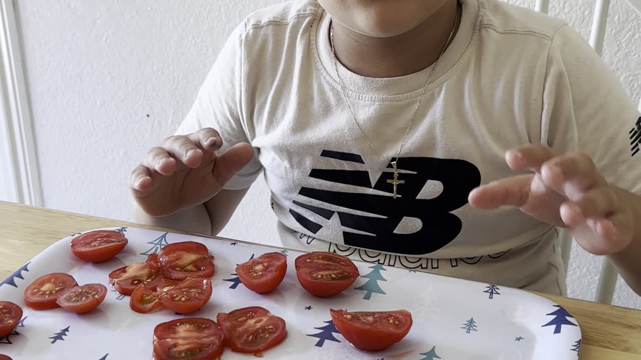 Cutting Tomatoe.