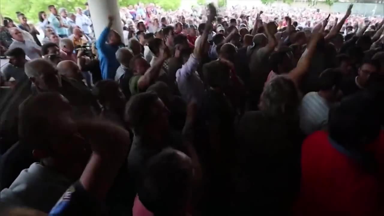 Spanish farmers with sticks hunting corrupt politicians