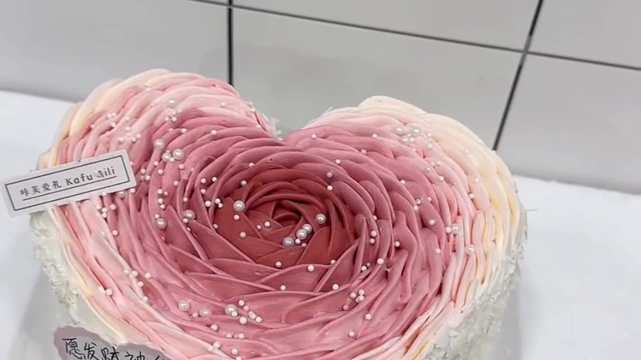 Love in Layers: A Heartfelt Cake Design.