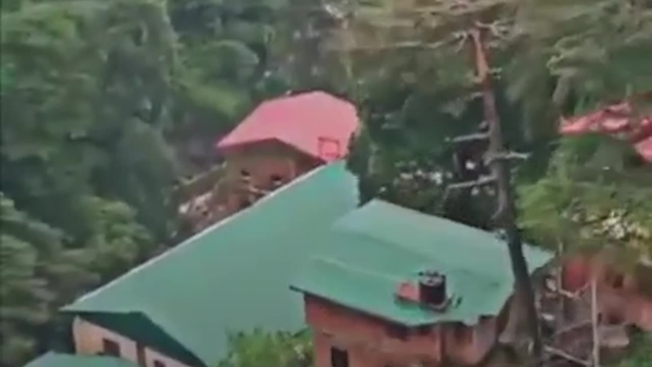 Homes and building's collapsing down hillside's during #landslides #shimla # india