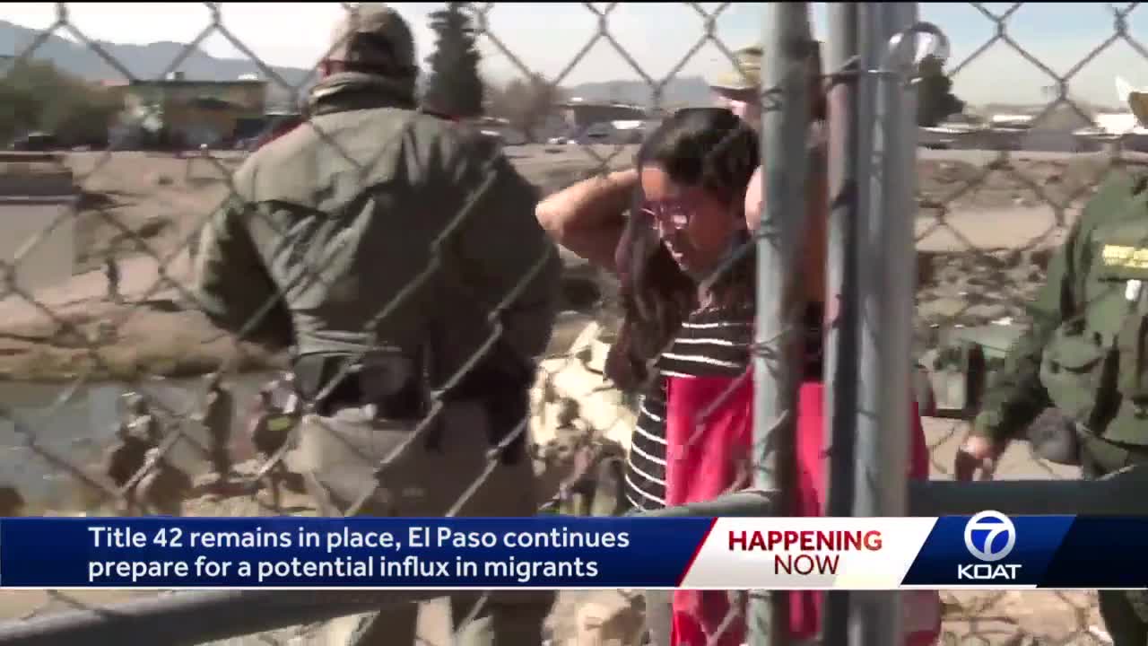 More than 400 Texas National Guard personnel line up U.S. - Mexico Border