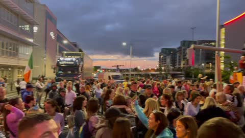 Dublin, Ireland: Massive Protests Opposing Law Baning Unvaccinated from Indoor Bars, Restaurants