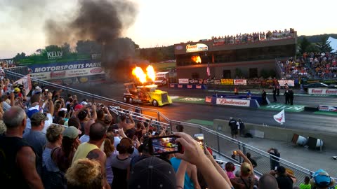 SHOCKWAVE JET SEMI RIPS UP THE PAVEMENT!!!!