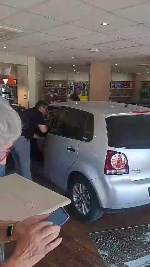 Driver crashes into restaurant