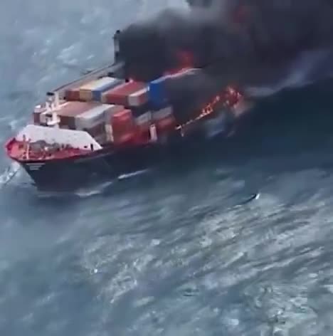 Um navio cargueiro de propriedade dos EUA acaba de ser atingido por um míssil na costa do Iêmen.