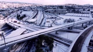 Snowstorm traps thousands on Greek roads