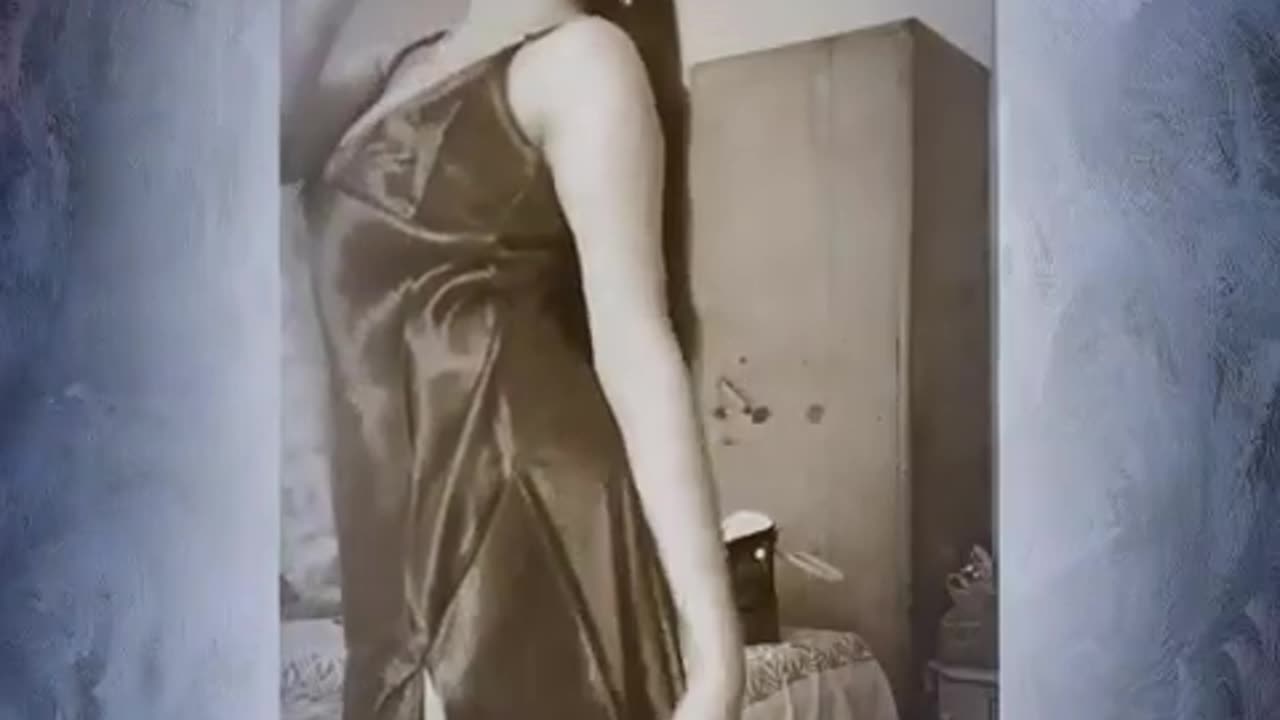 Hot Dress Show In Public
