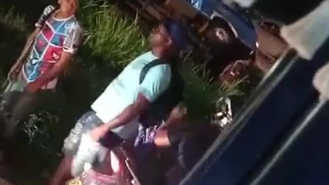 Video: Bus se volcó en la Cordialidad tras intentar esquivar a un peatón