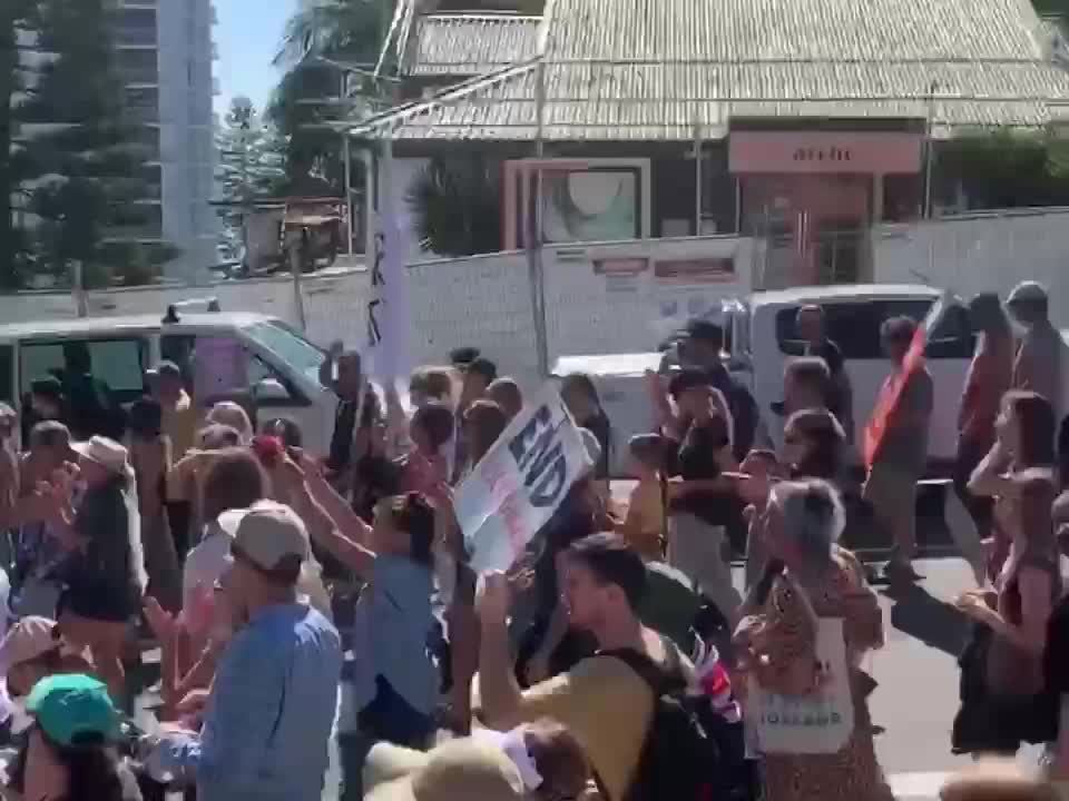 Border crossing protest - QLD to NSW